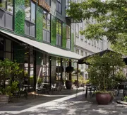 Mød, fejr og nyd i Hotel Danmark